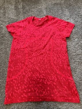 lululemon athletica Short Sleeve Tee in Red